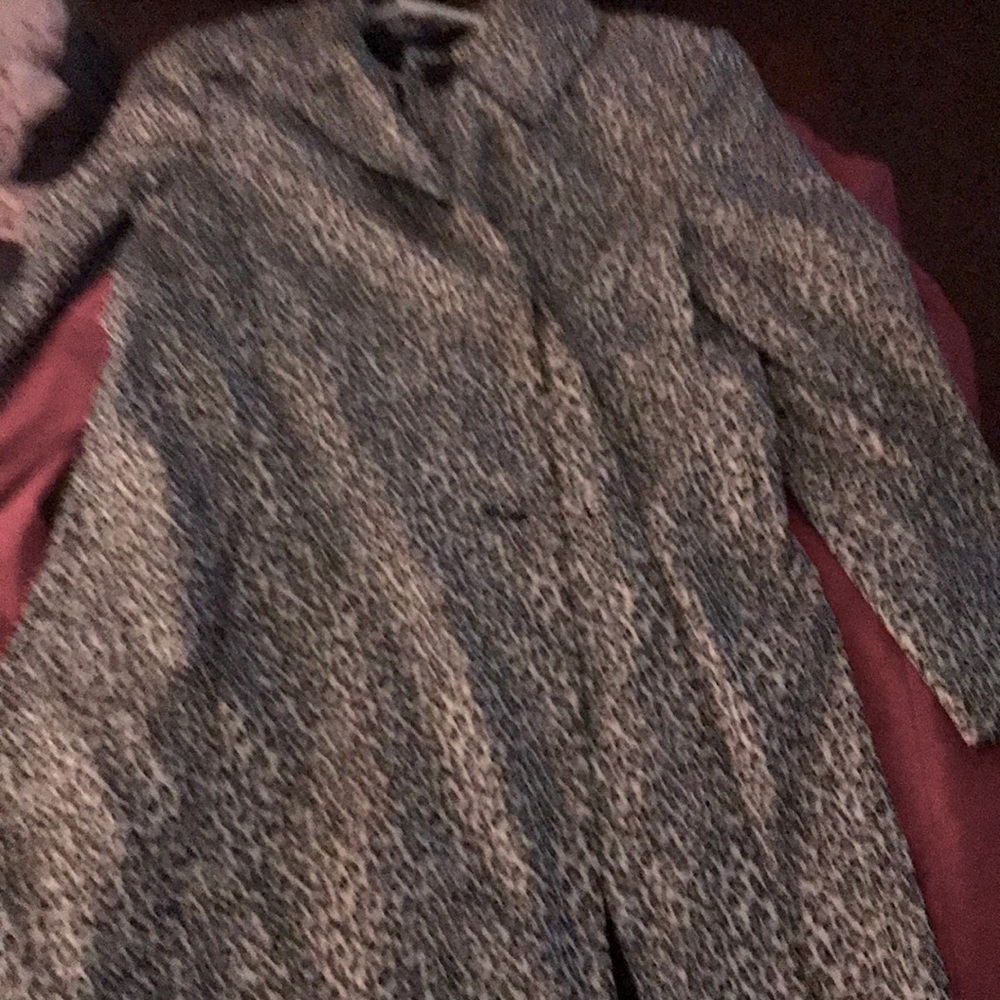 I’m selling these three coats cause I don’t wear them anymore and weight gain